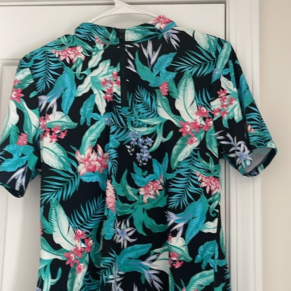 Tommy Bahama Dress w/spandex shorts - Picture 5 of 5